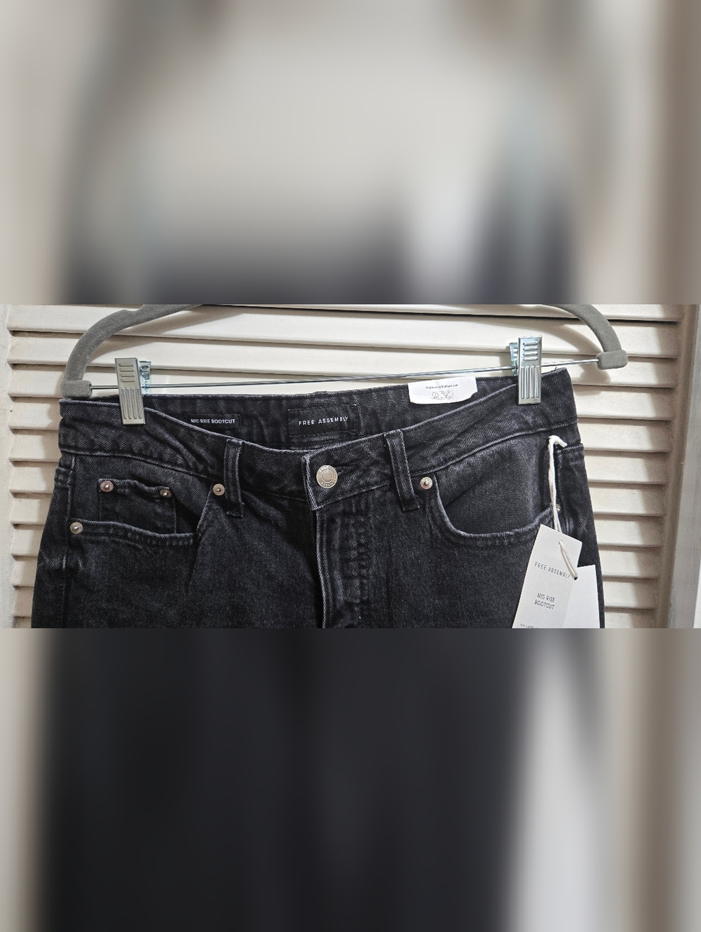 Free Assembly Women's Mid Rise Full Length Bootcut Jeans, 32" Inseam - Picture 13 of 15
